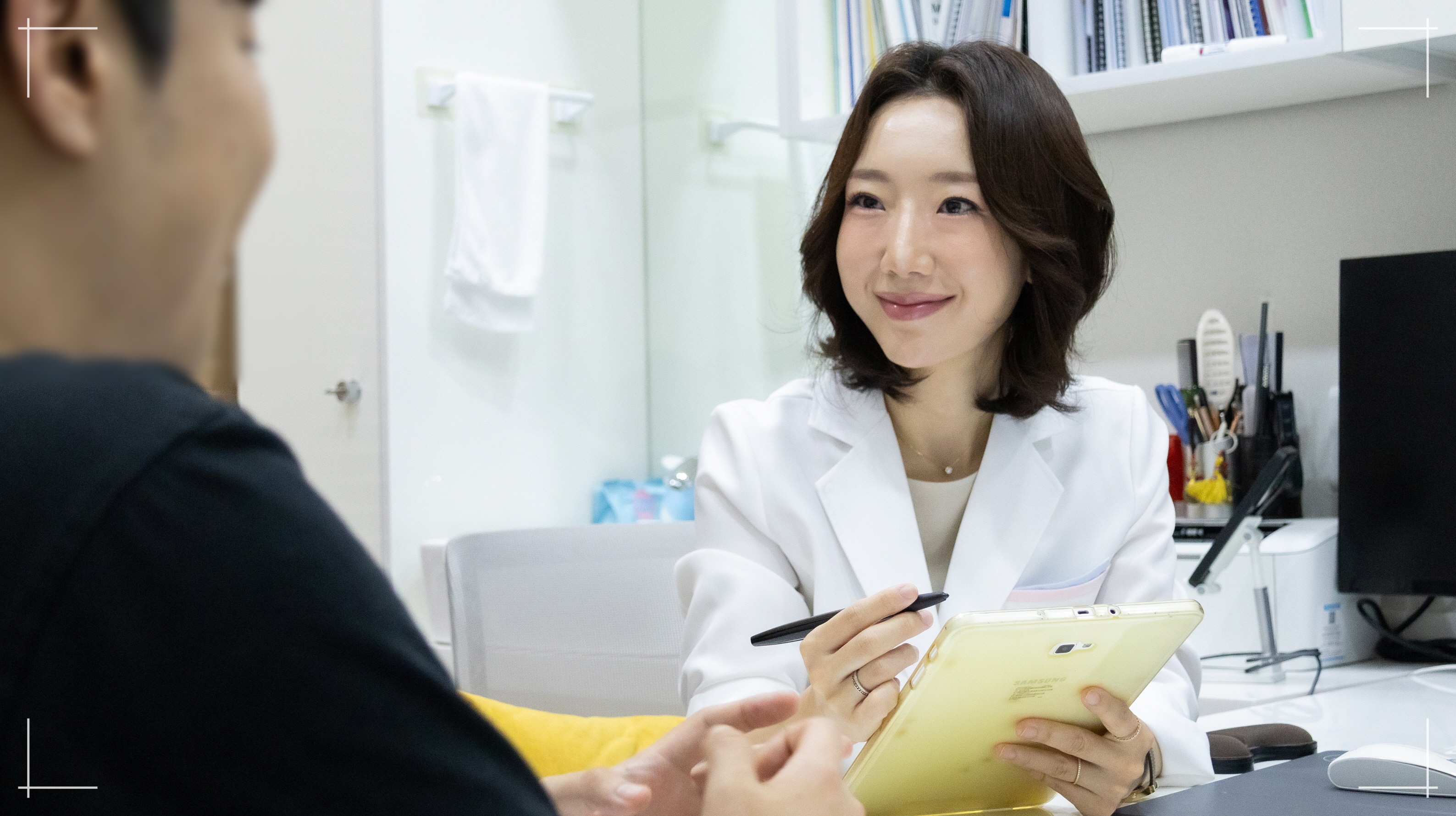 실루엣소프트 효과와 실리프팅 부작용을 설명하는 차이의원 조원진 원장