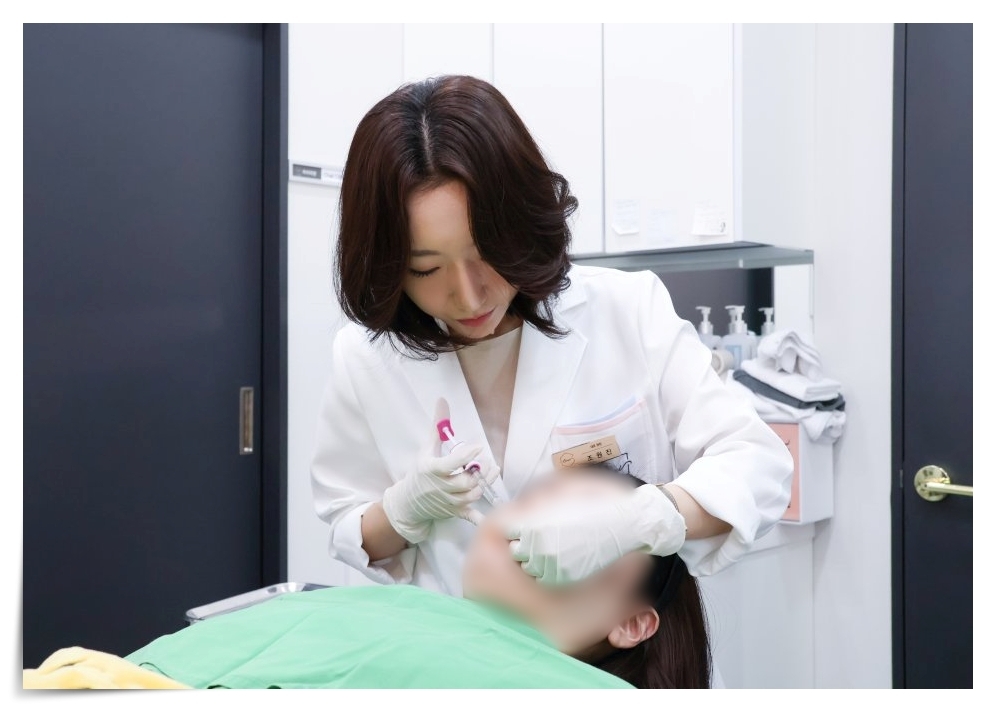 힐로웨이브 팔자주름 시술 장면