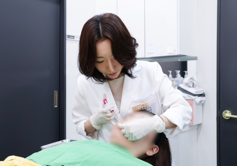 힐로웨이브 팔자주름 시술, 필러 부작용이 걱정된다면 고려해보세요 썸네일